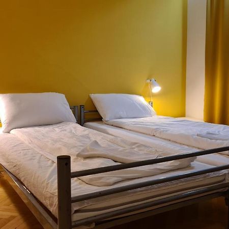 Sleep Inn Hostel Bucharest Exterior photo